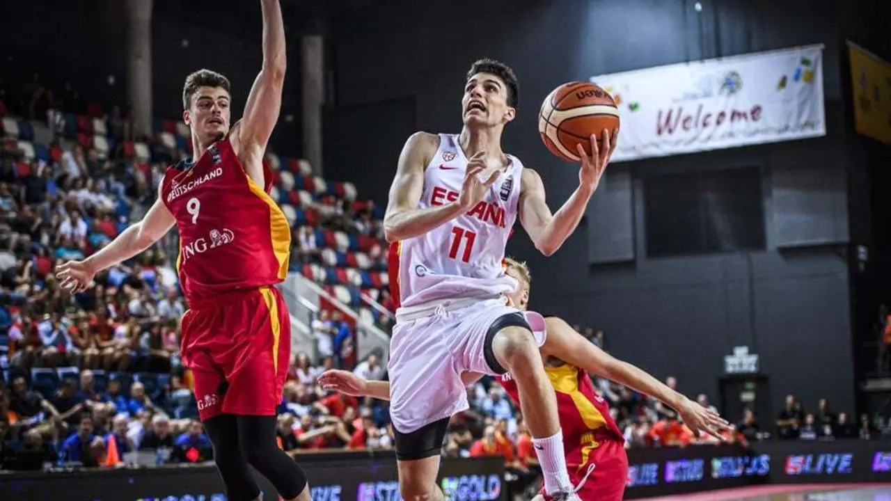 Aloc&eacute;n, en el partido ante Alemania del Europeo U20. Foto: FIBA