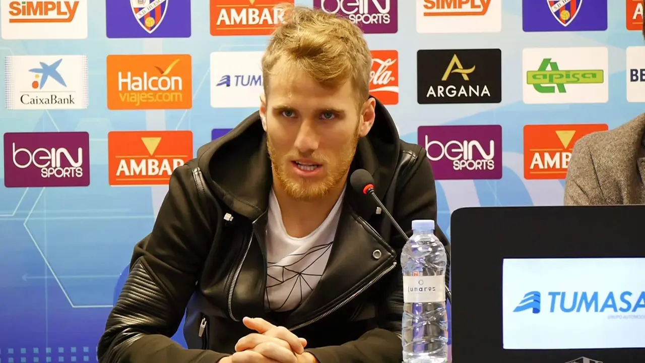 Samu S&aacute;iz en su etapa como jugador de la SD Huesca