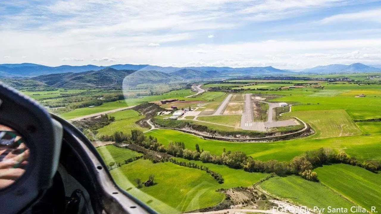 Instalaciones del aer&oacute;dromo de Santa Cilia (Huesca)