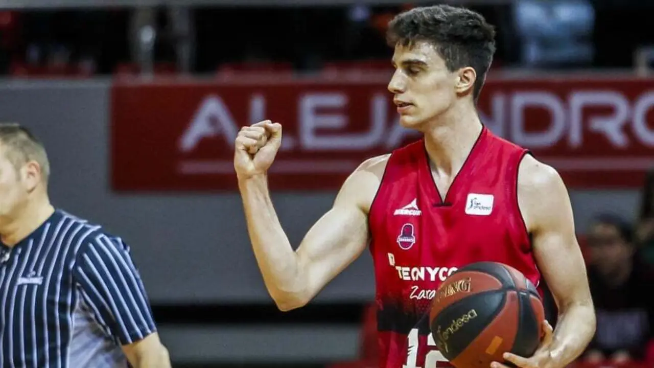Carlos Aloc&eacute;n con la camiseta de Basket Zaragoza, ha fichado por el Real Madrid | Foto: Gigantes del Basket