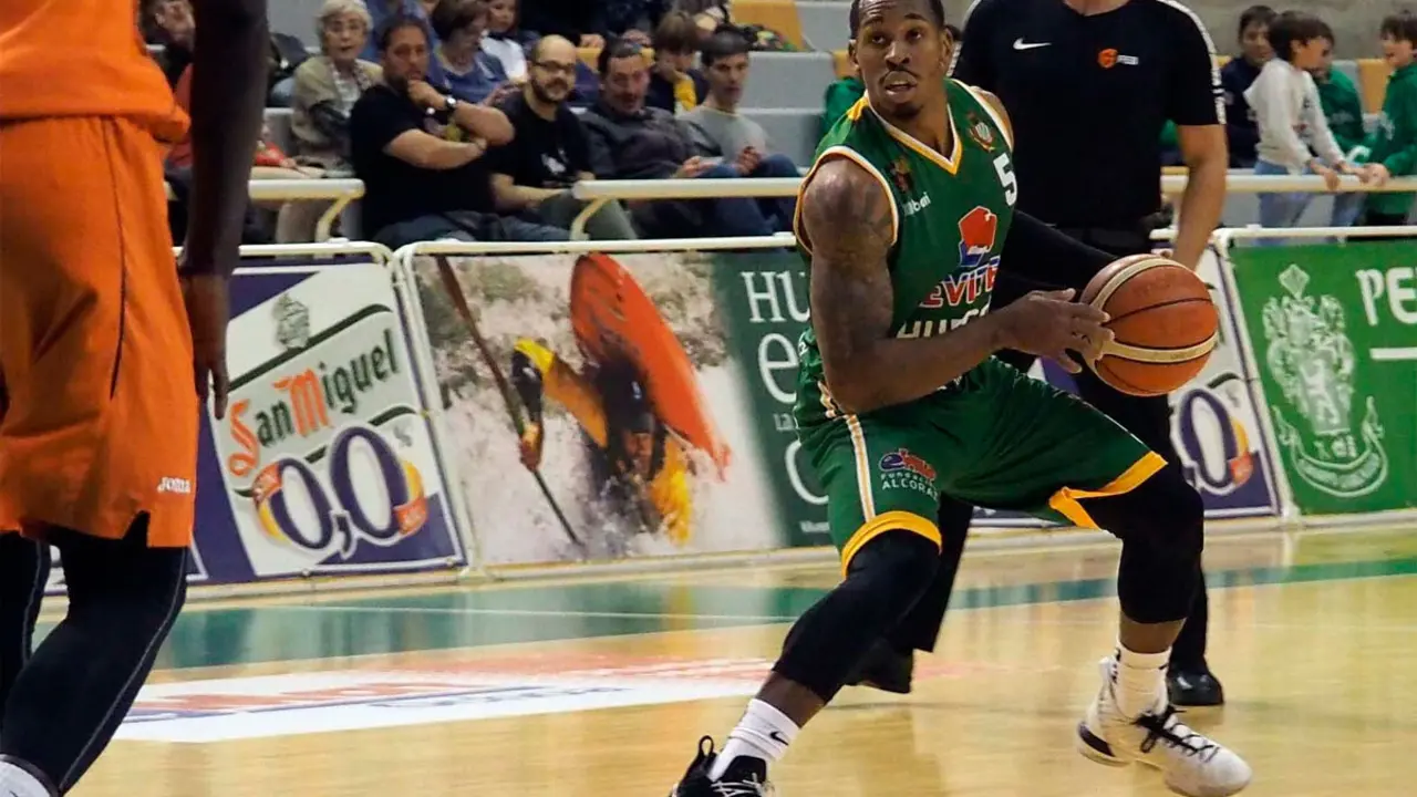 Isaiah Johnson ha dejado un buen recuerdo en la afici&oacute;n de Levitec Huesca | Foto: C.Pascual