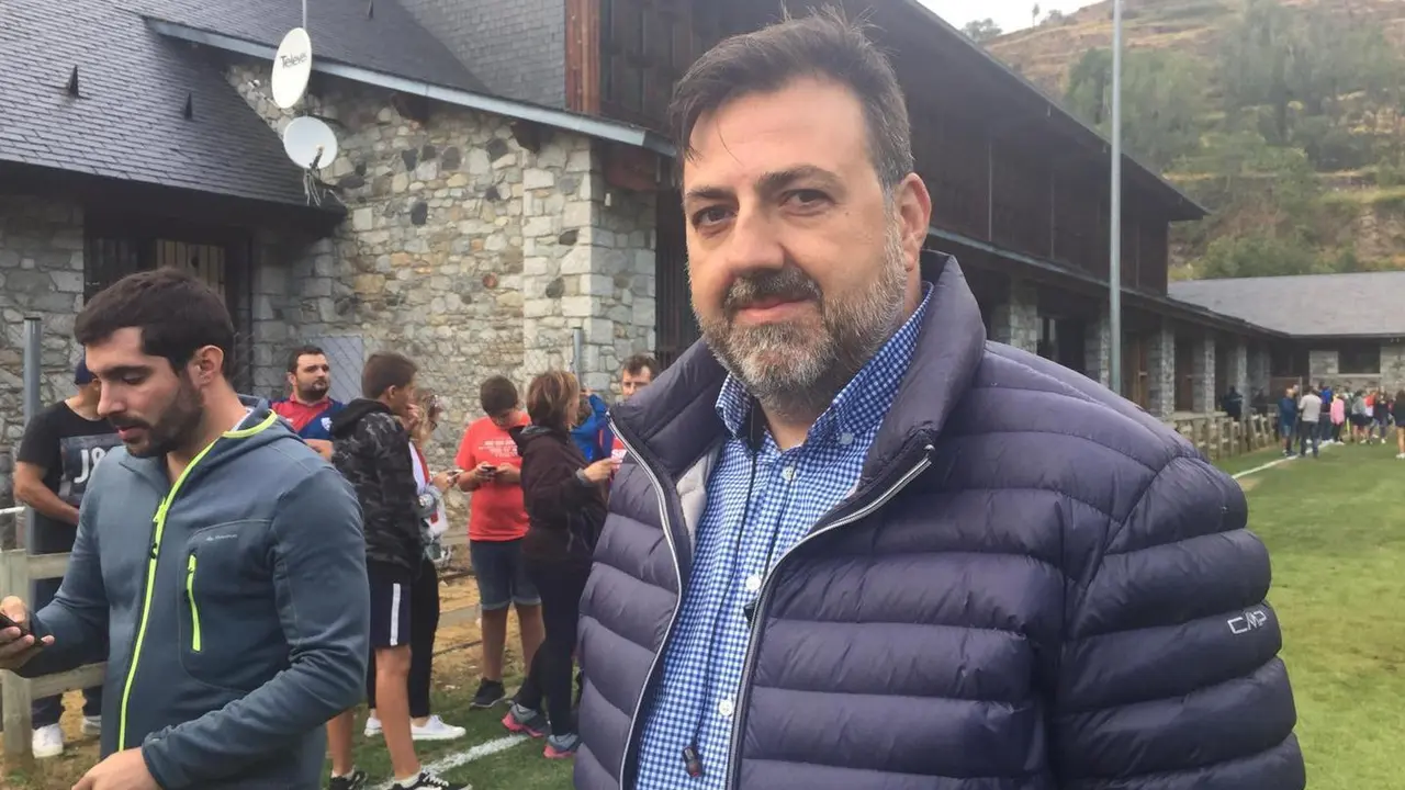 Manolo Torres, consejero delegado de la SD Huesca, en Benasque | Foto: SPORTARAG&Oacute;N