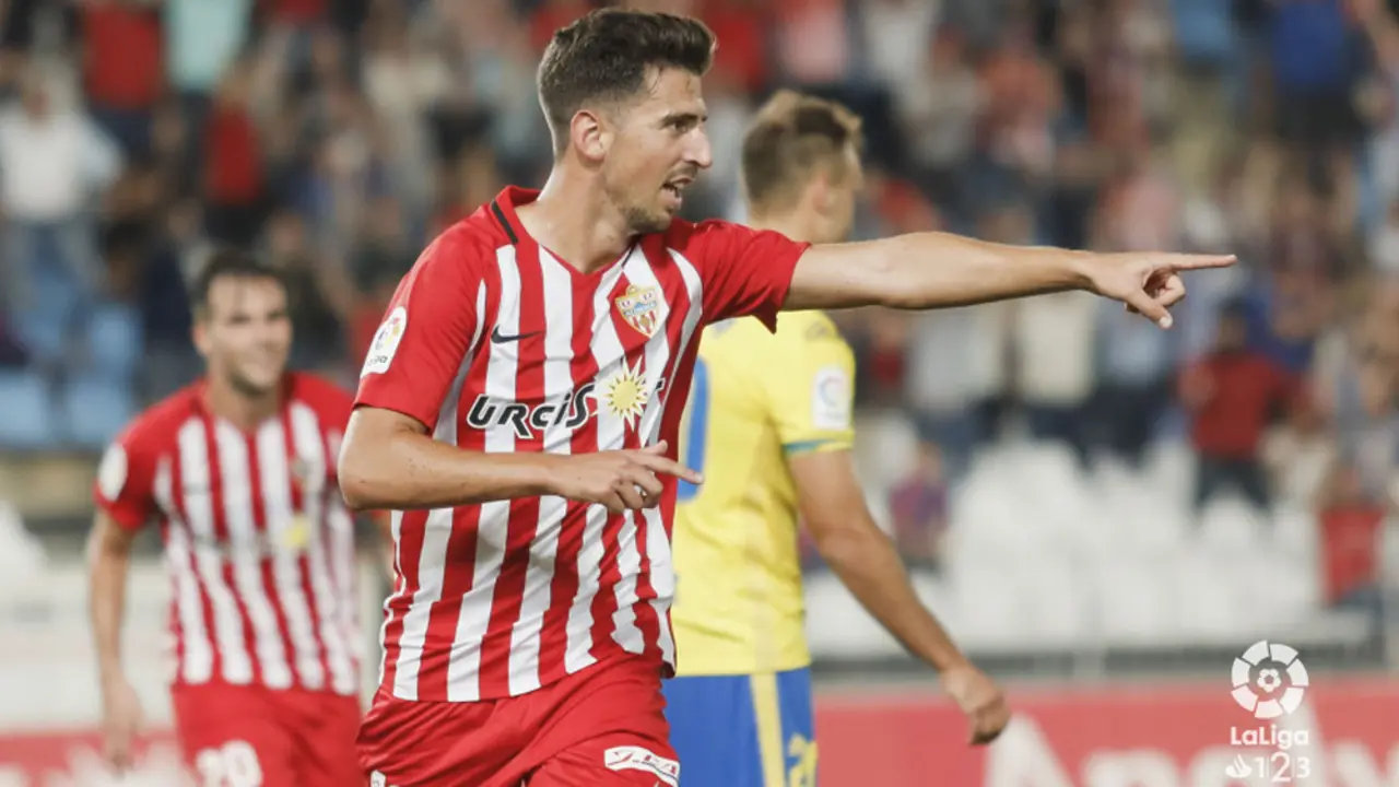 Juan Carlos celebra un gol con el Almer&iacute;a | Foto: LaLiga