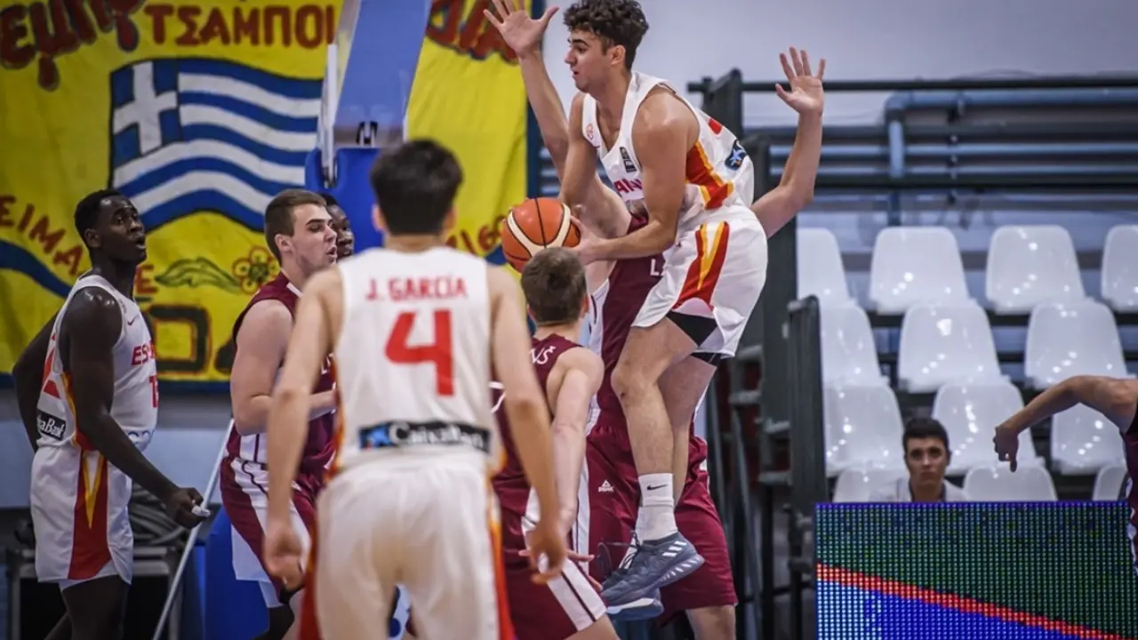 Javier Garc&iacute;a, de espaldas. Foto: FIBA
