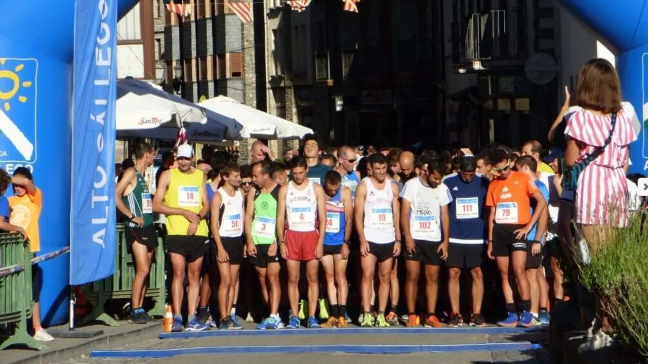 Imagen de la salida de la pasada edici&oacute;n del Cross urbano Villa de Biescas incluido en el circuito de carreras del Alto G&aacute;llego. Foto: Cedida