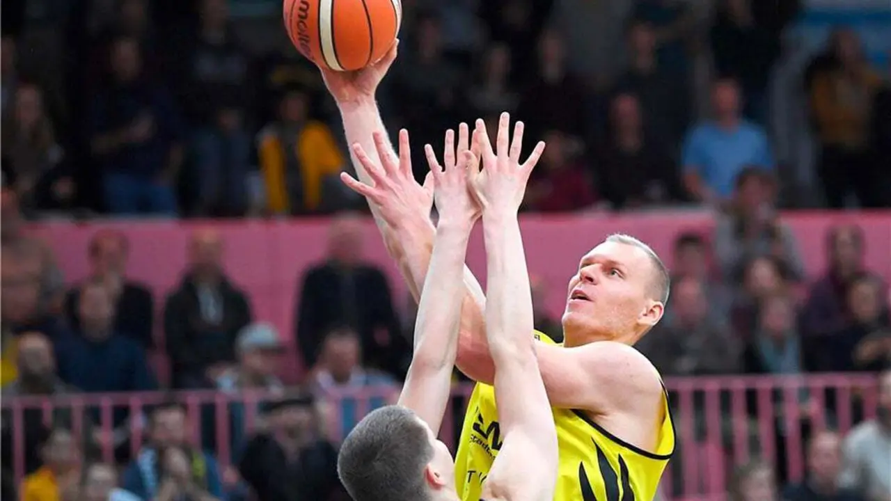 Robertas Grabauskas en un partido durante el &uacute;ltimo a&ntilde;o en los Walter T&uuml;bingen Tigers