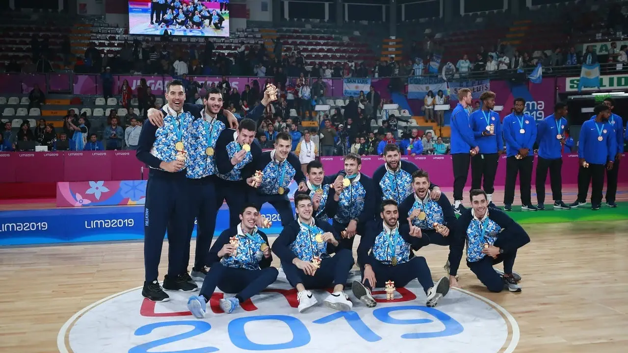 La selecci&oacute;n argentina recibe la medalla de oro. Foto: Prensa Lima 2019