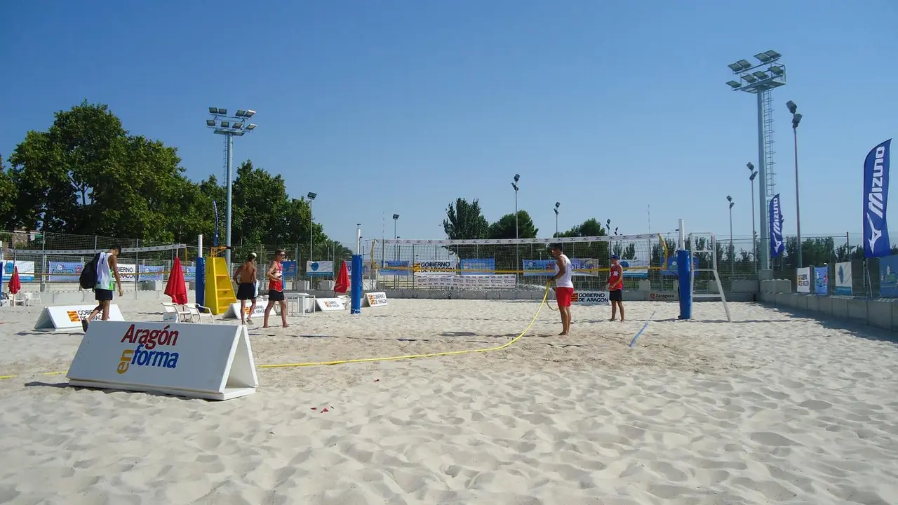 Una de las dos pistas de juego. Foto: SPORTARAGON