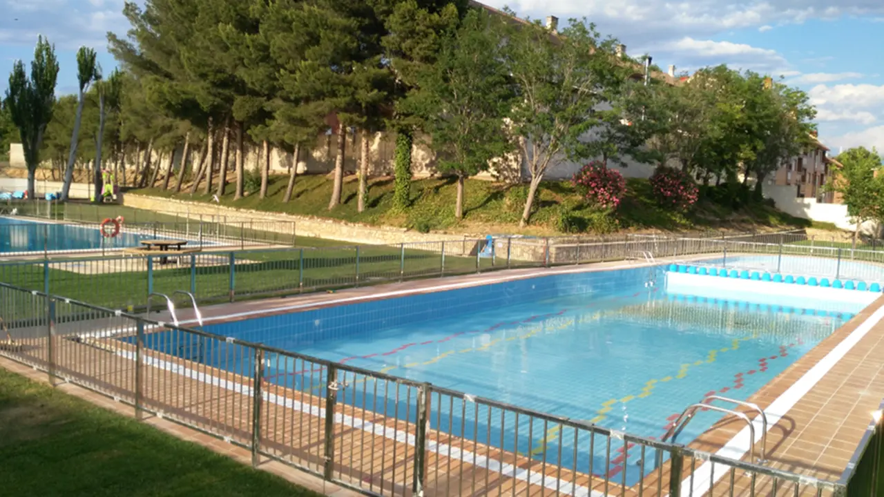 Imagen de las piscinas de Alfinden