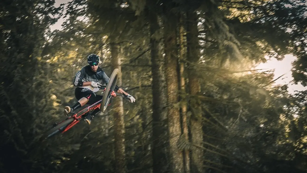 Espectacular imagen de Gabi Torralba en Whistler (Canad&aacute;). Foto: @axel_mccarthy del FB de Gabi Torralba