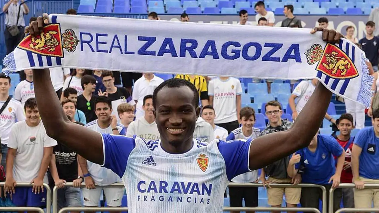 Dwamena en su presentaci&oacute;n con el Real Zaragoza