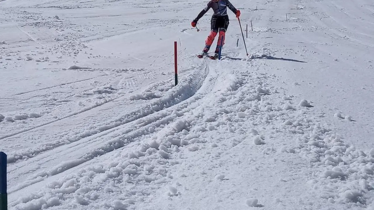 Miembro del equipo durante un entrenamiento en Saas-Fee. | Foto: CETDI  Arag&oacute;n
