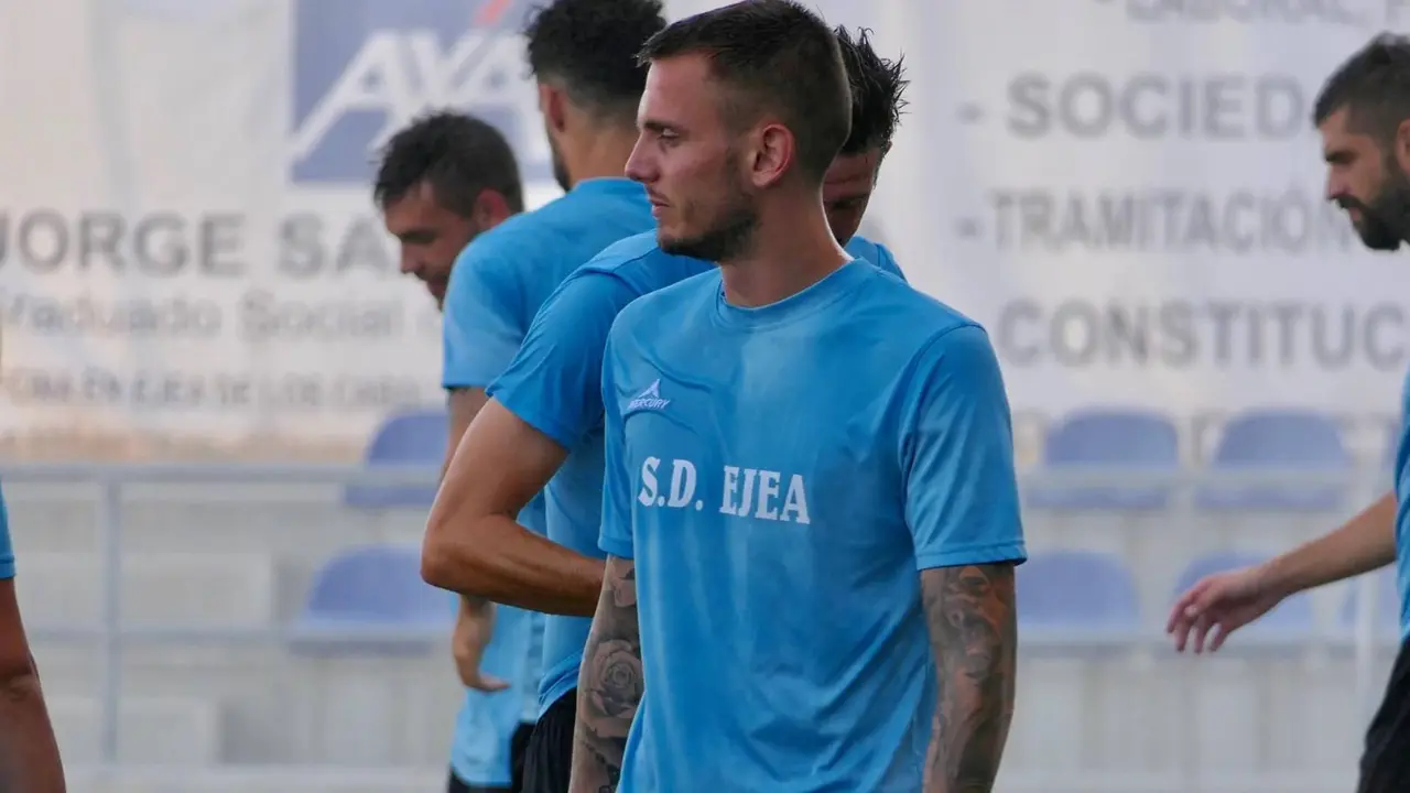 Maxi Rosales durante un entrenamiento de su exequipo, la SD Ejea. | Foto: SD. Ejea