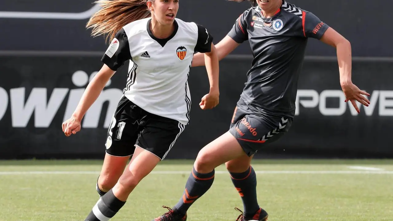 Andrea Esteban en el Valencia CFF, equipo de Primera Divisi&oacute;n en el que se retir&oacute; hace cinco meses 