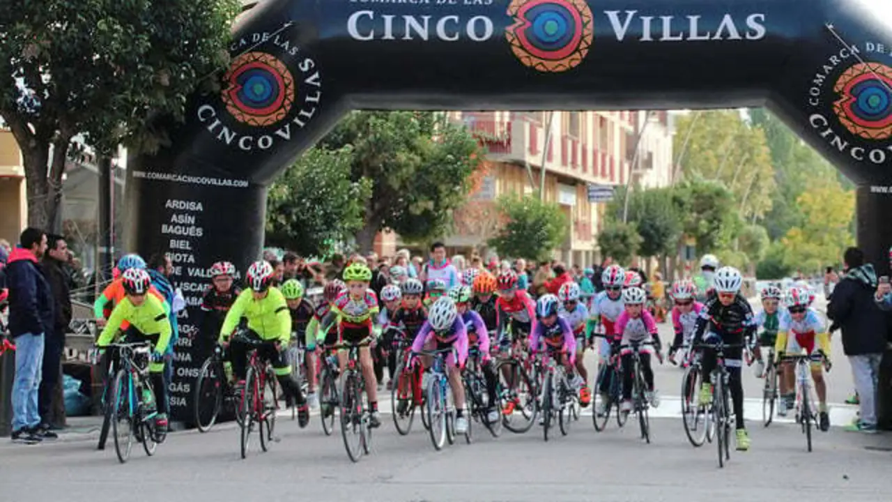 Imagen de la edici&oacute;n anterior de una de las pruebas infantiles celebradas en la jornada Educando en ciclismo. Foto: Comarca Cinco Villas