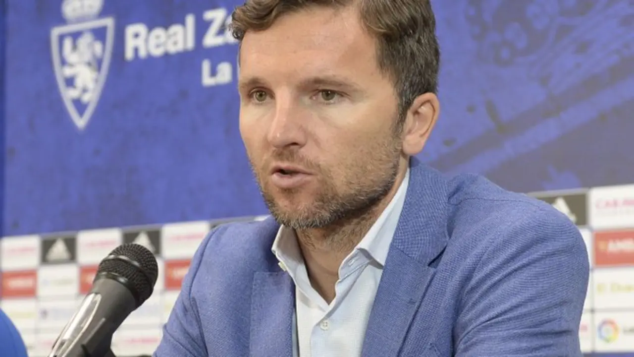 Lalo Arantegui en rueda de prensa. Foto: @RealZaragoza