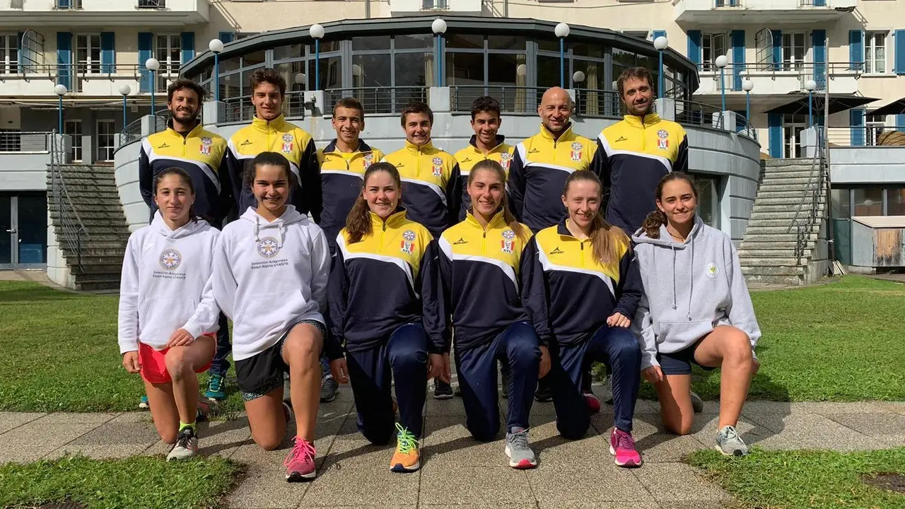 Imagen de los deportistas del Cetdi Arag&oacute;n alpino que se encuentra en Saas-Fee. Foto: Cetdi