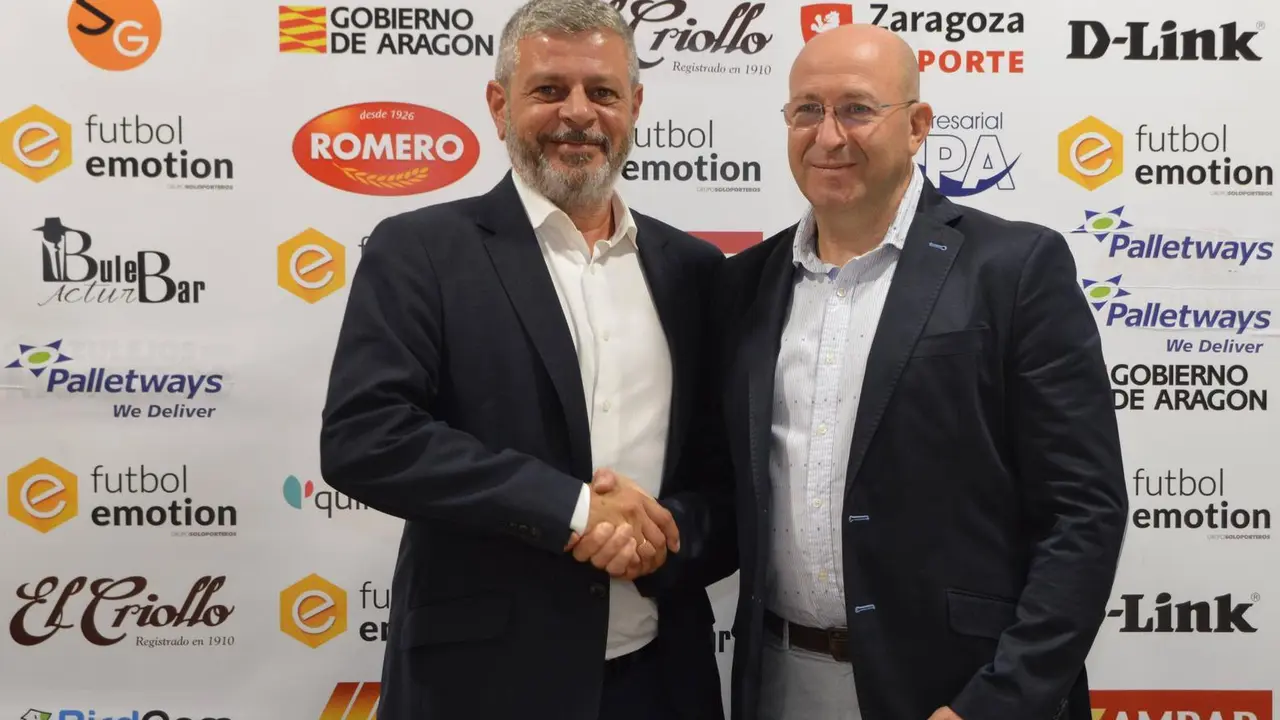 Jos&eacute; Ram&oacute;n Moreno, presidente del AD Sala 10, y Juan Noval, responsable de Palletways. Foto: Pedro Luis Serrano