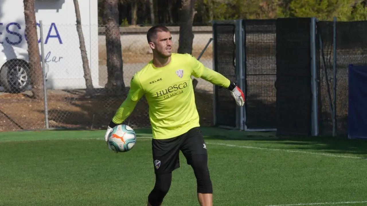 Y&aacute;&ntilde;ez entrenando con el Huesca. | Foto: SD Huesca
