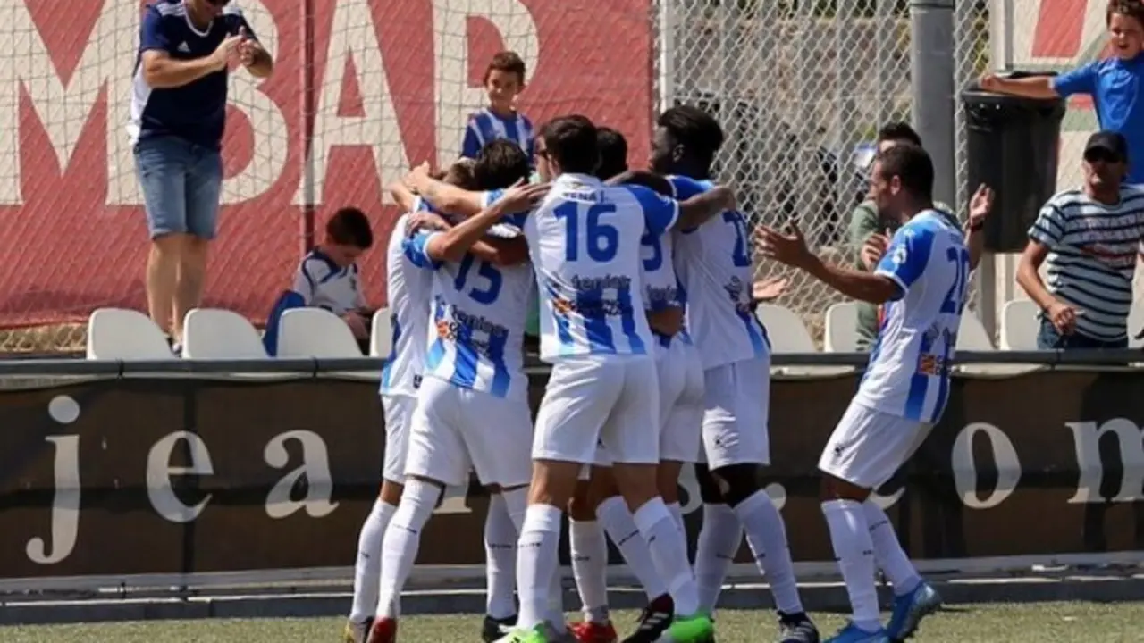 El Ejea celebrando un gol. | Foto: Toni Torrano, @AupaEjea