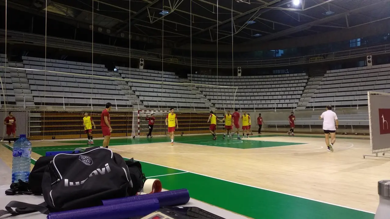 El Bada Huesca en el entrenamiento de esta tarde en el Palacio de los Deportes. Foto: Sportaragon