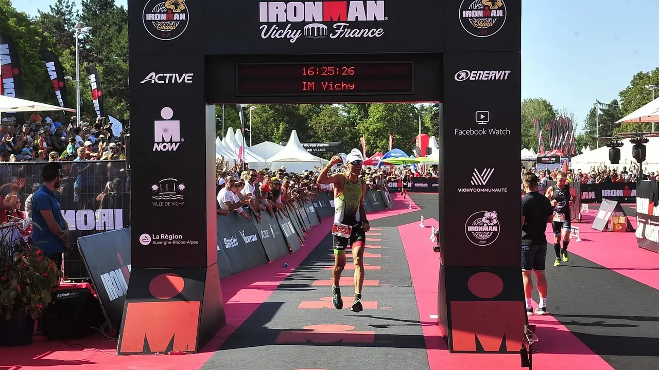 Roberto Rasal entra en la mete del Ironman de Vichy (Francia) donde firm&oacute; el puesto 26 de 2.000 y obtuvo el billete apra el ic&oacute;nico Haw&aacute;i. Foto: Cedida