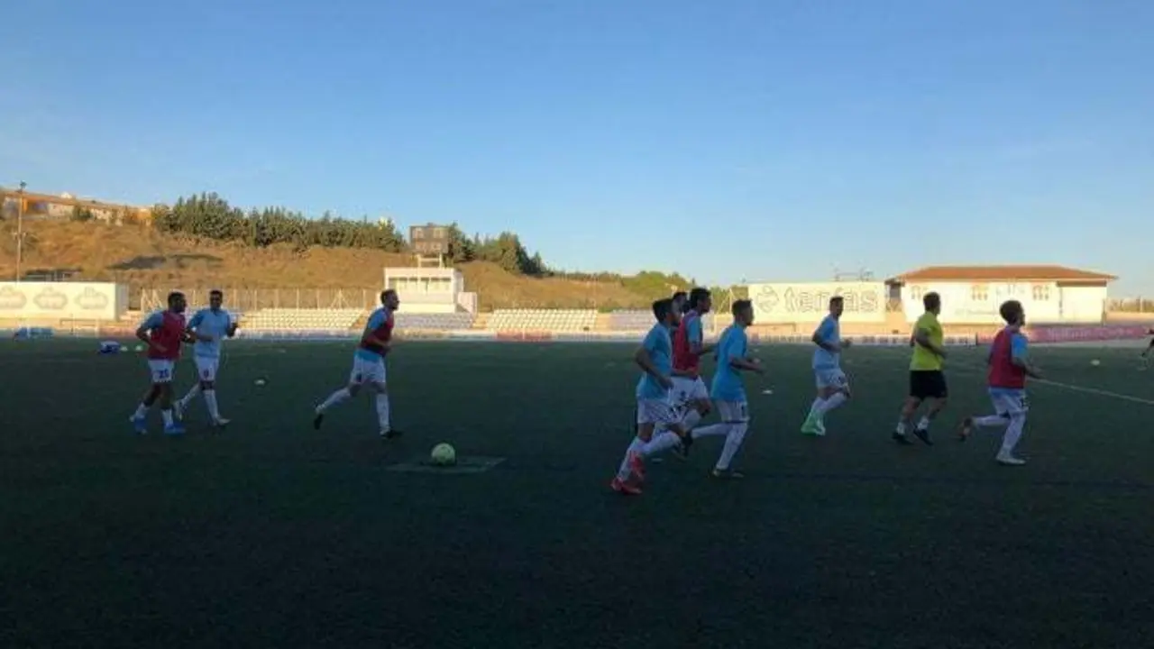 El Ejea entrena antes de visitar al Andorra. Foto: @AupaEjea
