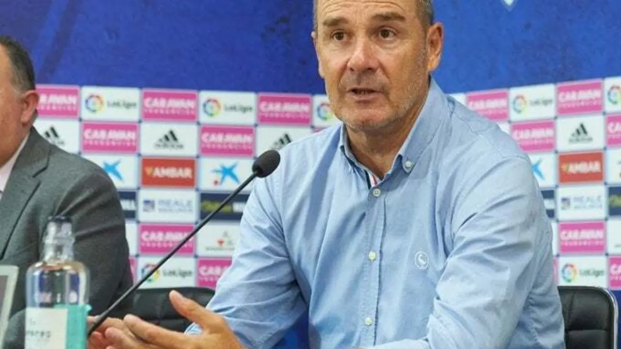 V&iacute;ctor Fern&aacute;ndez en rueda de prensa. Foto: Real Zaragoza