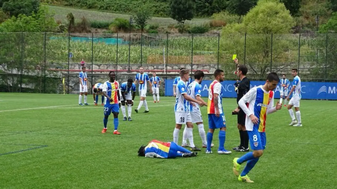 El Ejea recibe esta jornada al Olot. En la imagen, su enfrentamiento ante el Andorra. Foto: @fcandorra