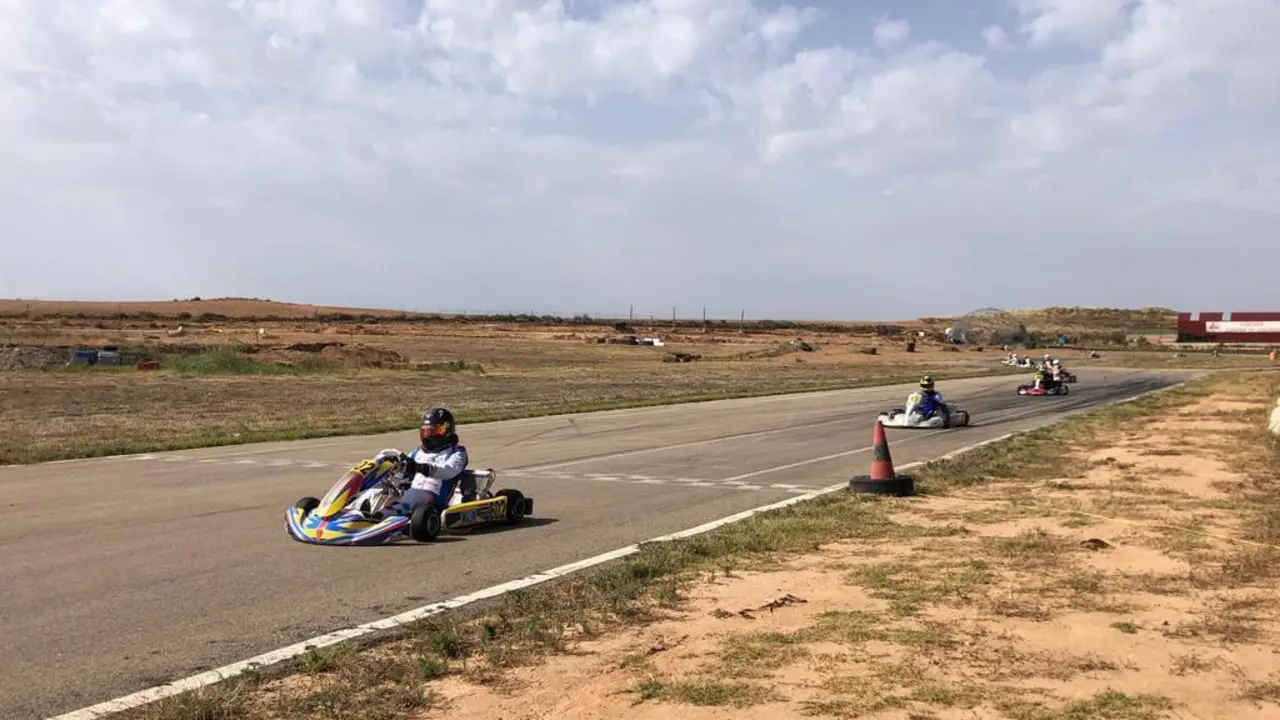 Pilotos durante una de las pruebas de la Copa Arag&oacute;n de kart en el circuito Samper de Calanda. Foto: FADA
