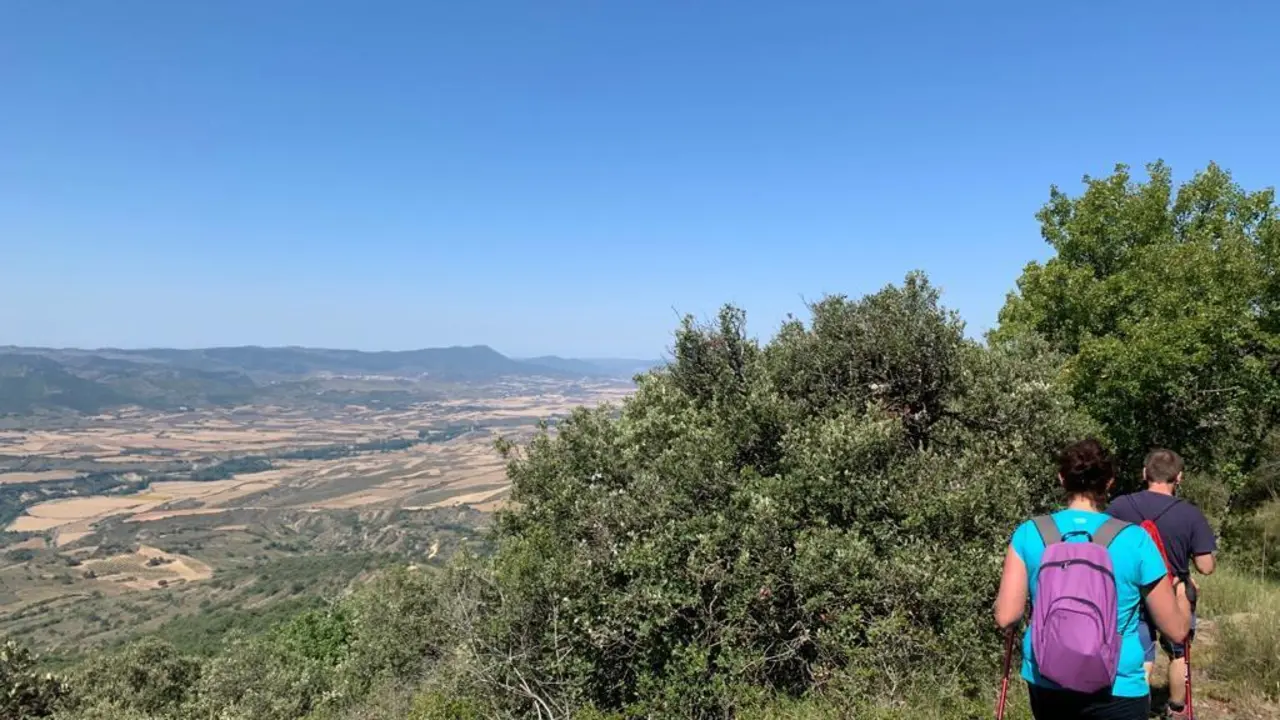 Senderistas en la ruta de Urri&eacute;s programada para este s&aacute;bado por la Comarca Cinco Villas. Foto: Cinco Villas