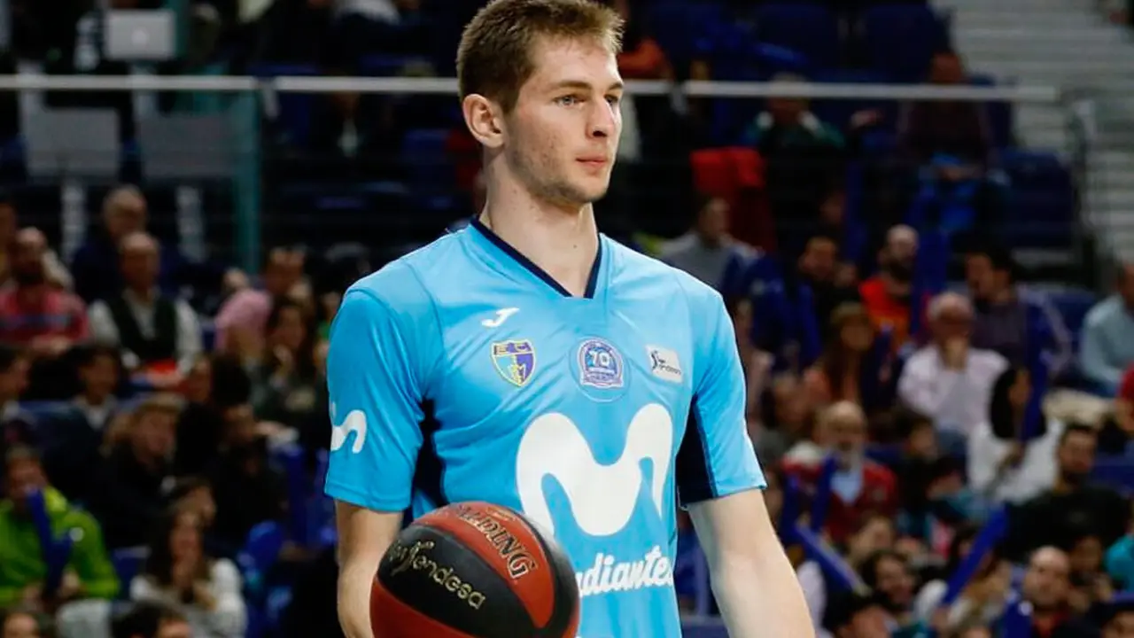 Andriy Grytsak durante un partido con Estudiantes en ACB
