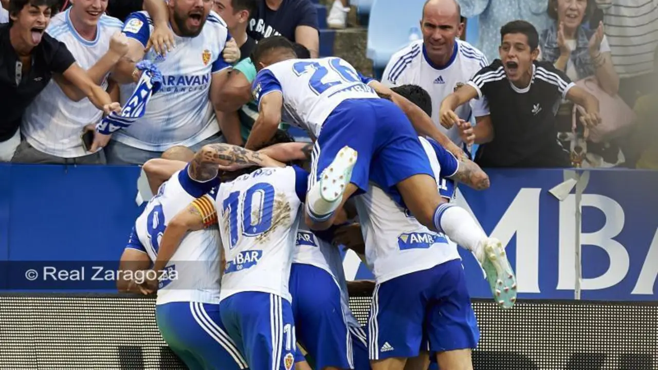 El Real Zaragoza celebra un gol en La Romareda. | Foto: Real Zaragoza