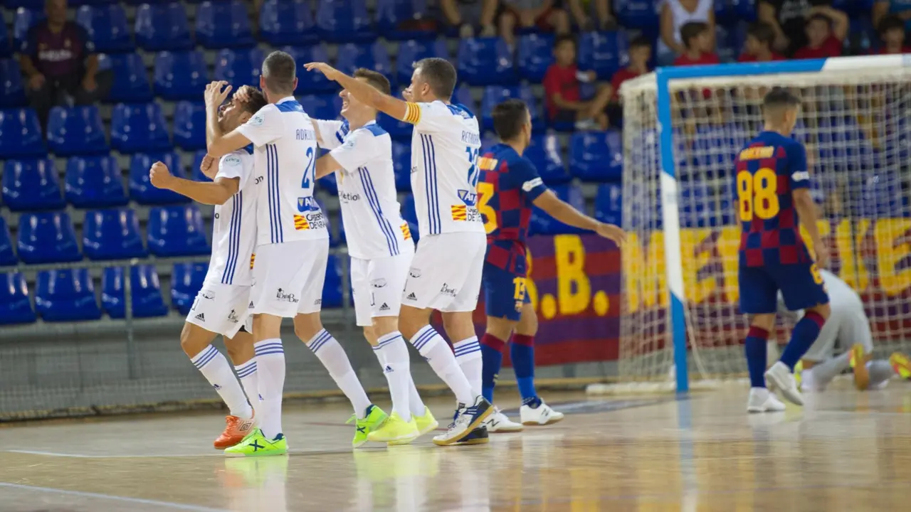 Los jugadores celebran un gol de Esteban en Barcelona. Foto: Ernesto Aradilla