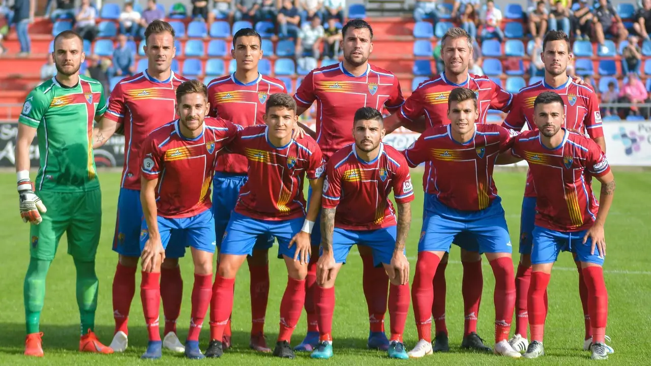 El once titular del CD Teruel que jug&oacute; contra el Valdefierro en Pinilla| Foto: Pedro Sabio