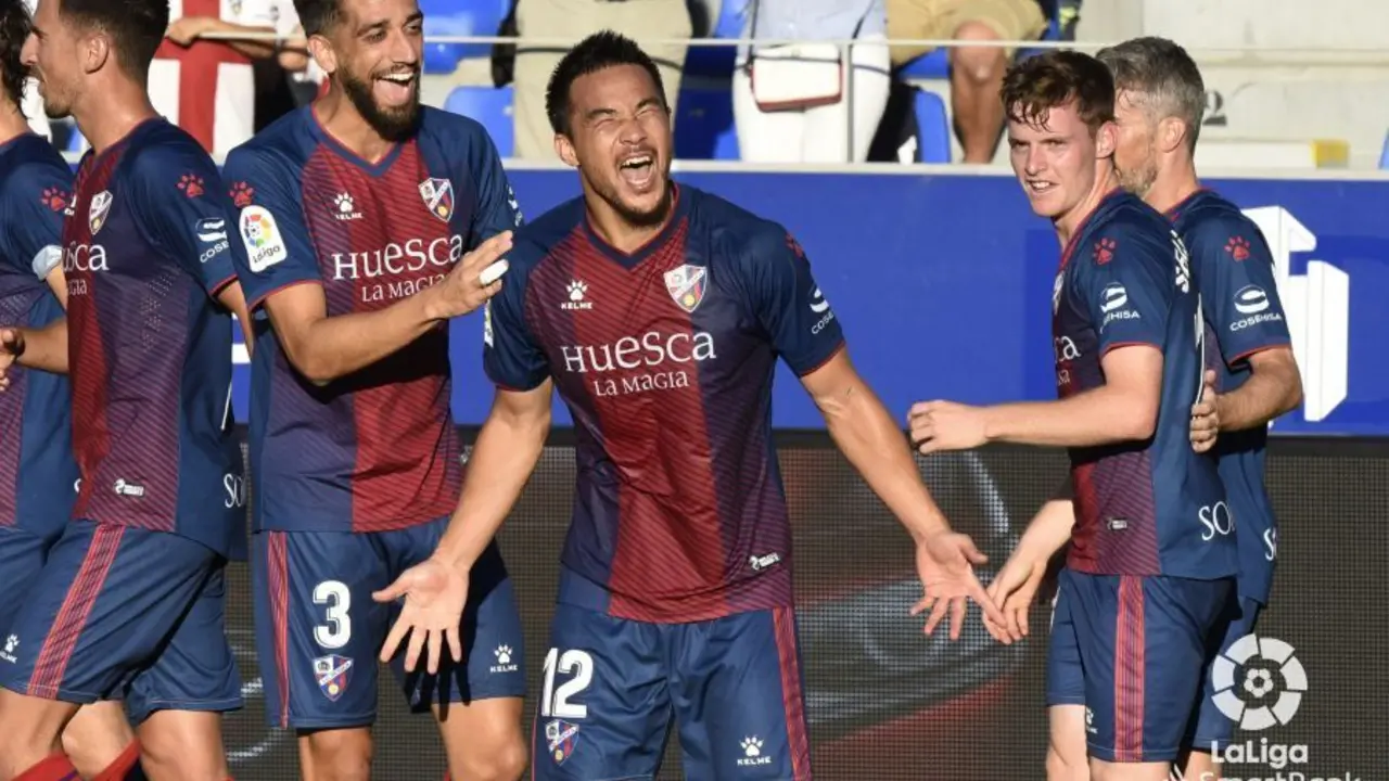 Okazaki celebra su primer gol con el Huesca anotado al Girona en El Alcoraz | Foto: La Liga