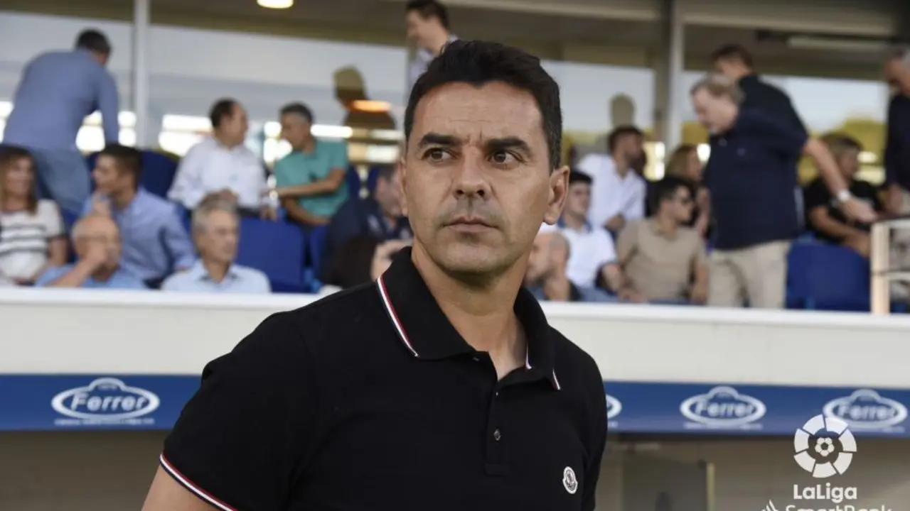 M&iacute;chel, antes de un partido en El Alcoraz | Foto: LFP
