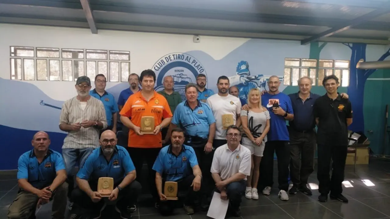 Imagen de ganadores del regional de pistola standard celebrado en el Club de Tiro Monz&oacute;n. Foto: CTM