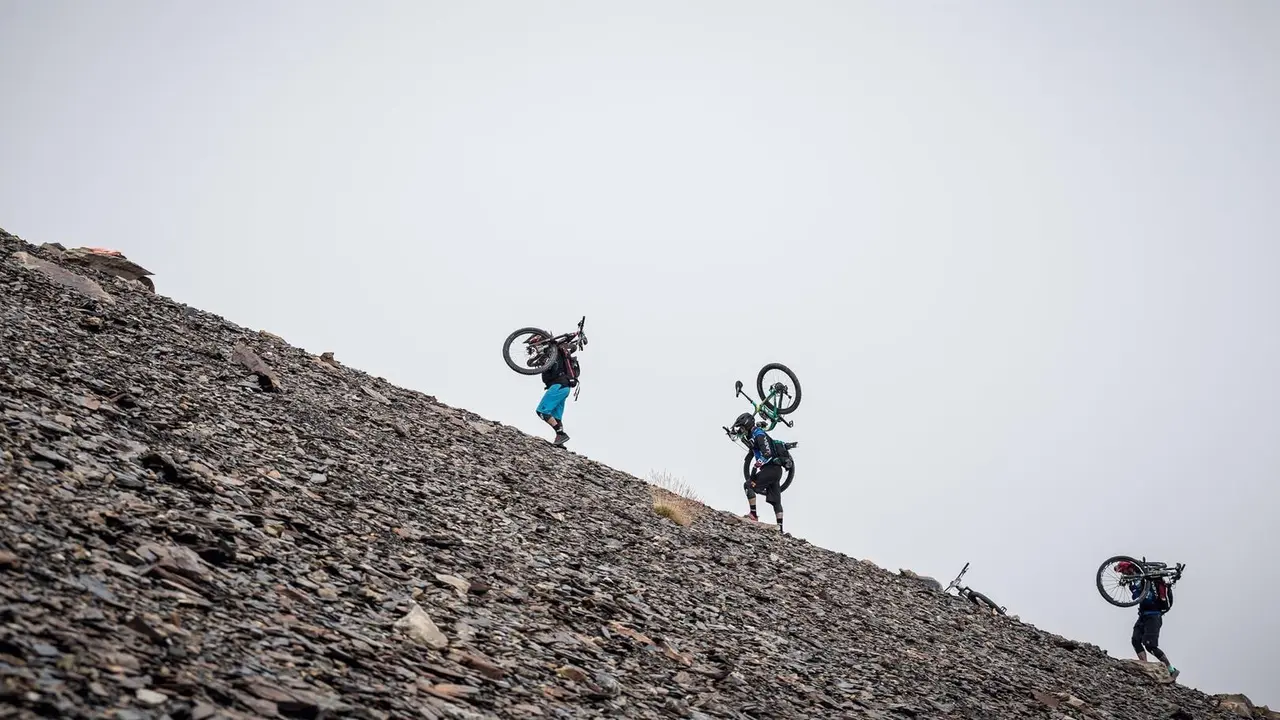 Imagen de uno de los tramos en la pasada edici&oacute;n de la Trans-Nomad en el que hubo que portear la BTT. Foto: Trans-Nomad 