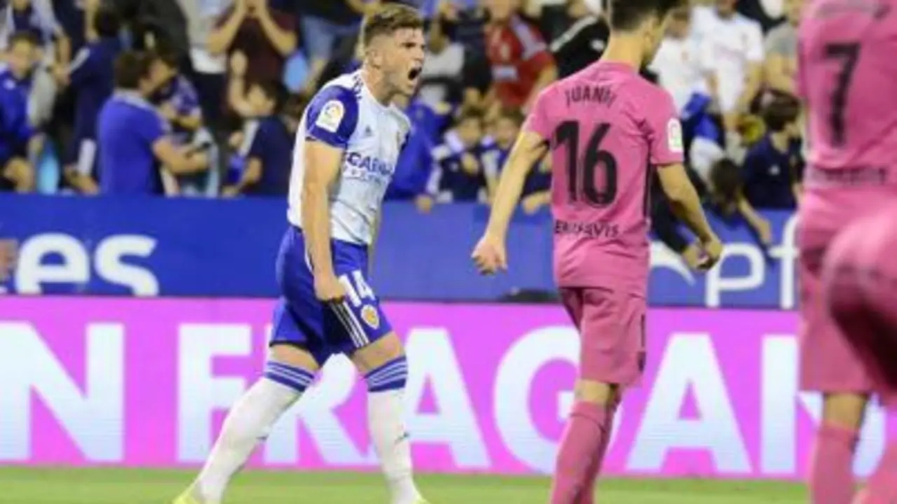 Ra&uacute;l Guti celebra el gol que pon&iacute;a el empate a 2 ante el M&aacute;laga | foto: Real Zaragoza