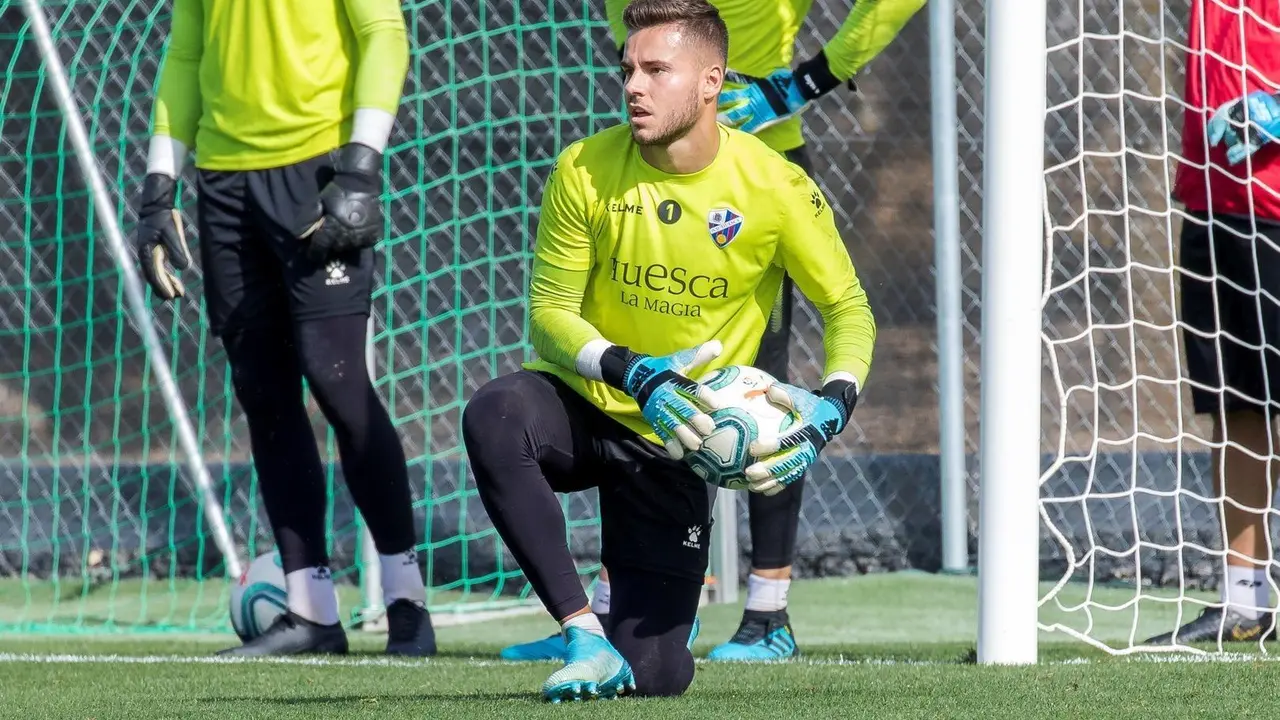 &Aacute;lvaro Fern&aacute;ndez durante un entrenamiento con el Huesca. | Foto: SD Huesca