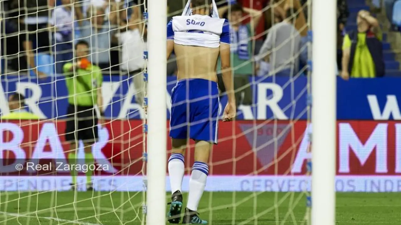 Alberto Soro tras fallar una clara ocasi&oacute;n | Foto: Tino Gil, Real Zaragoza