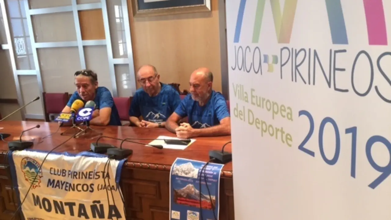 Imagen de la rueda de prensa de responsables de Mayencos para dar a conocer el trekking del Manaslu. Foto: Ayto. de Jaca