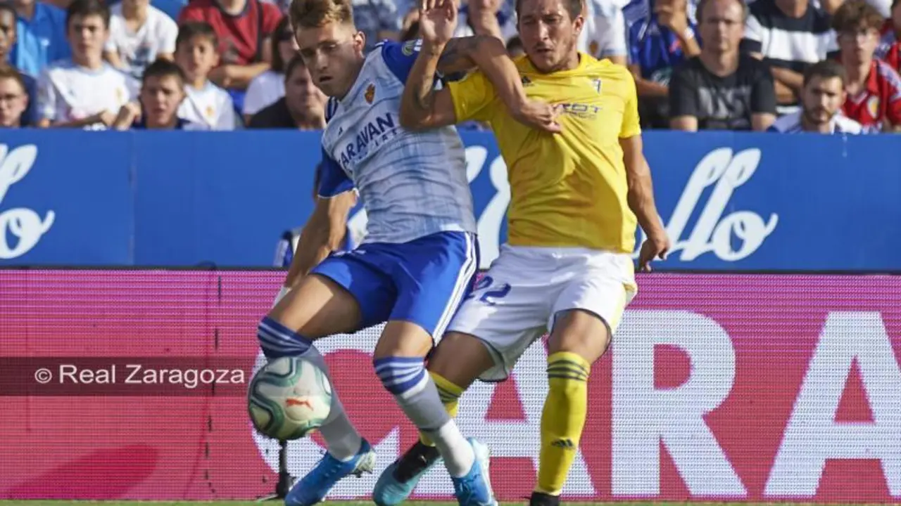 En su habitual faceta de revulsivo &Aacute;lex Blanco entr&oacute; en la segunda mitad frente al C&aacute;diz para jugar en el carril derecho | Foto: Real Zaragoza
