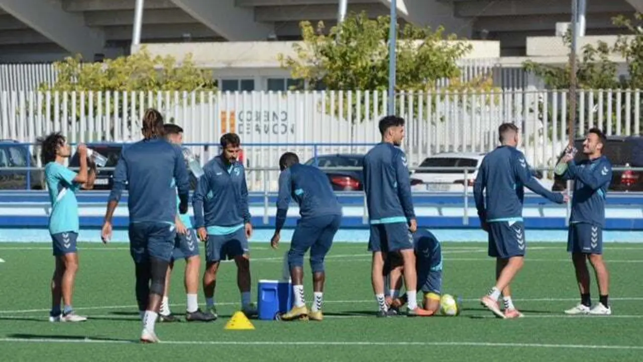 La plantilla del CD Ebro en un entrenamiento. Foto: CD Ebro
