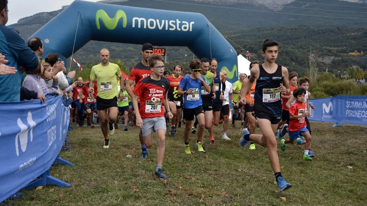 Salida de una nueva edici&oacute;n del cross El Juncaral. Foto: On Villan&uacute;a