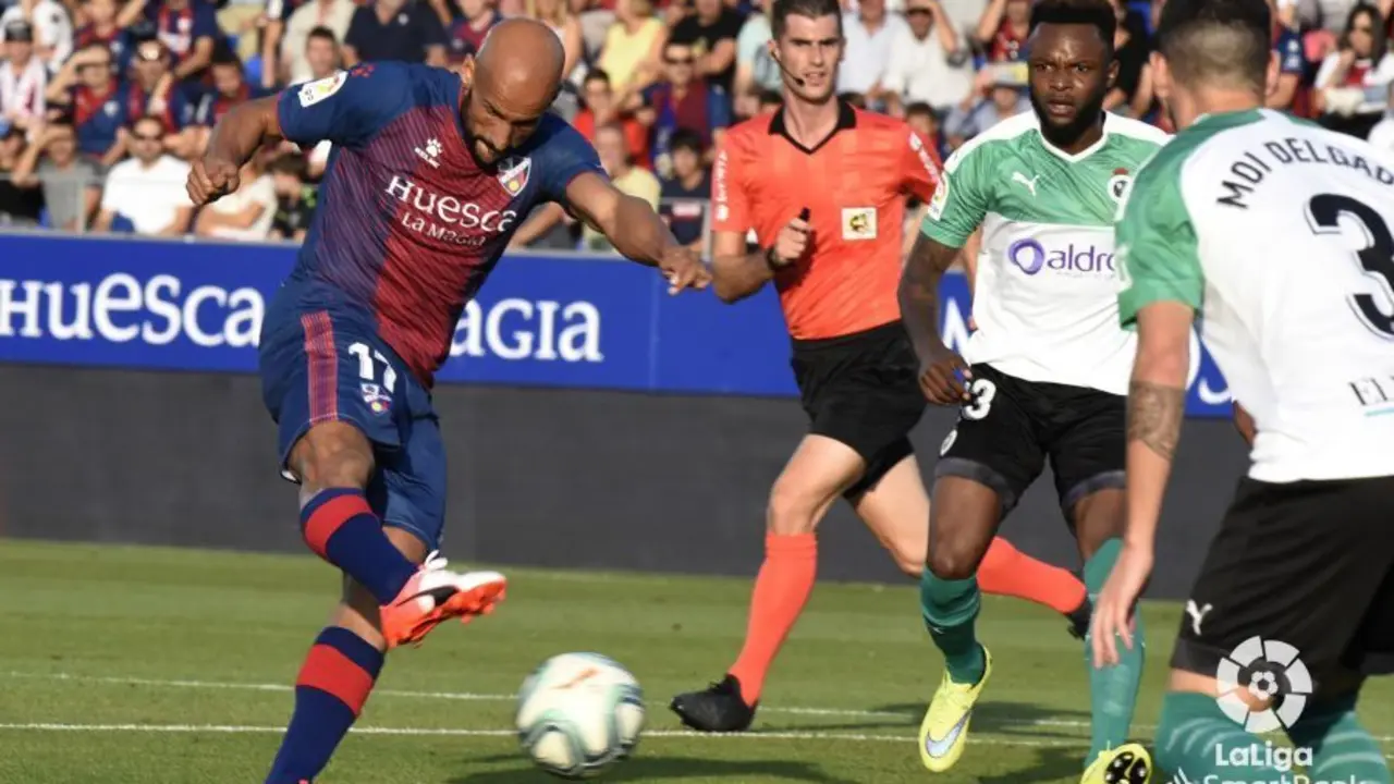 Mikel Rico en el partido de la primera vuelta frente al Racing de Santander I Foto: LFP