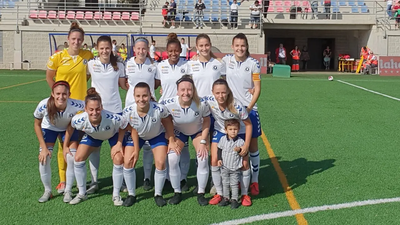 Alinaci&oacute;n del Zaragoza CFF frente al Seagull. Foto: Zaragoza CFF