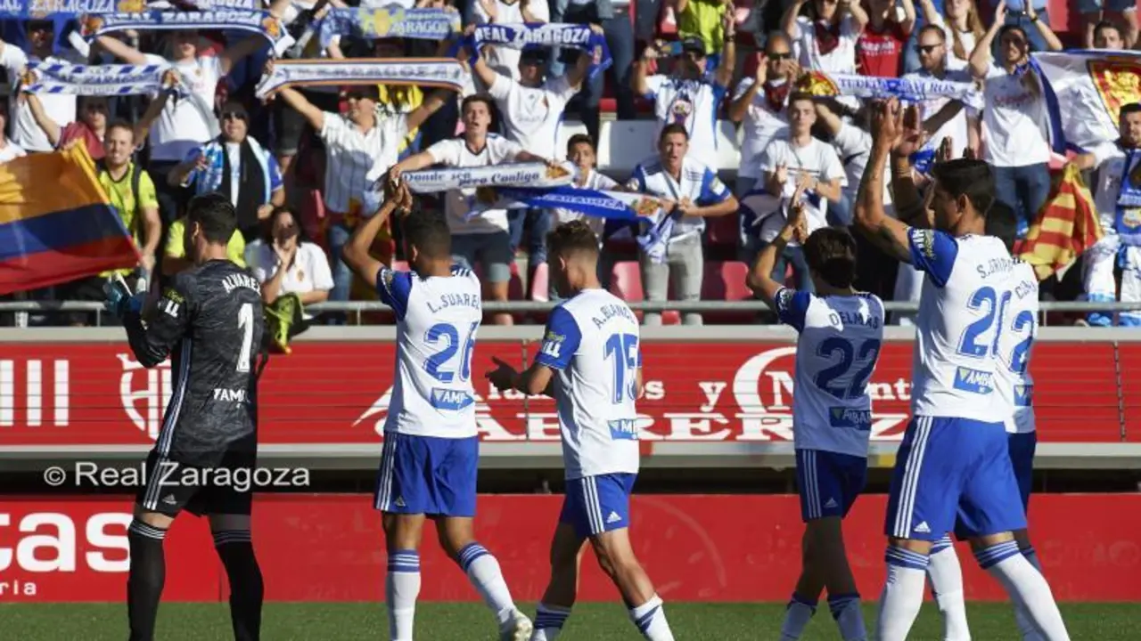 Los jugadores blanquillos tras su triunfo en Soria. Foto: Real Zaragoza