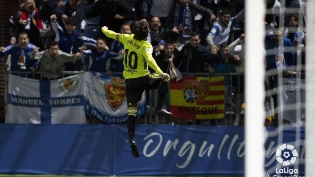 Javi Ros celebrado un gol. Foto: LaLiga Smartbank
